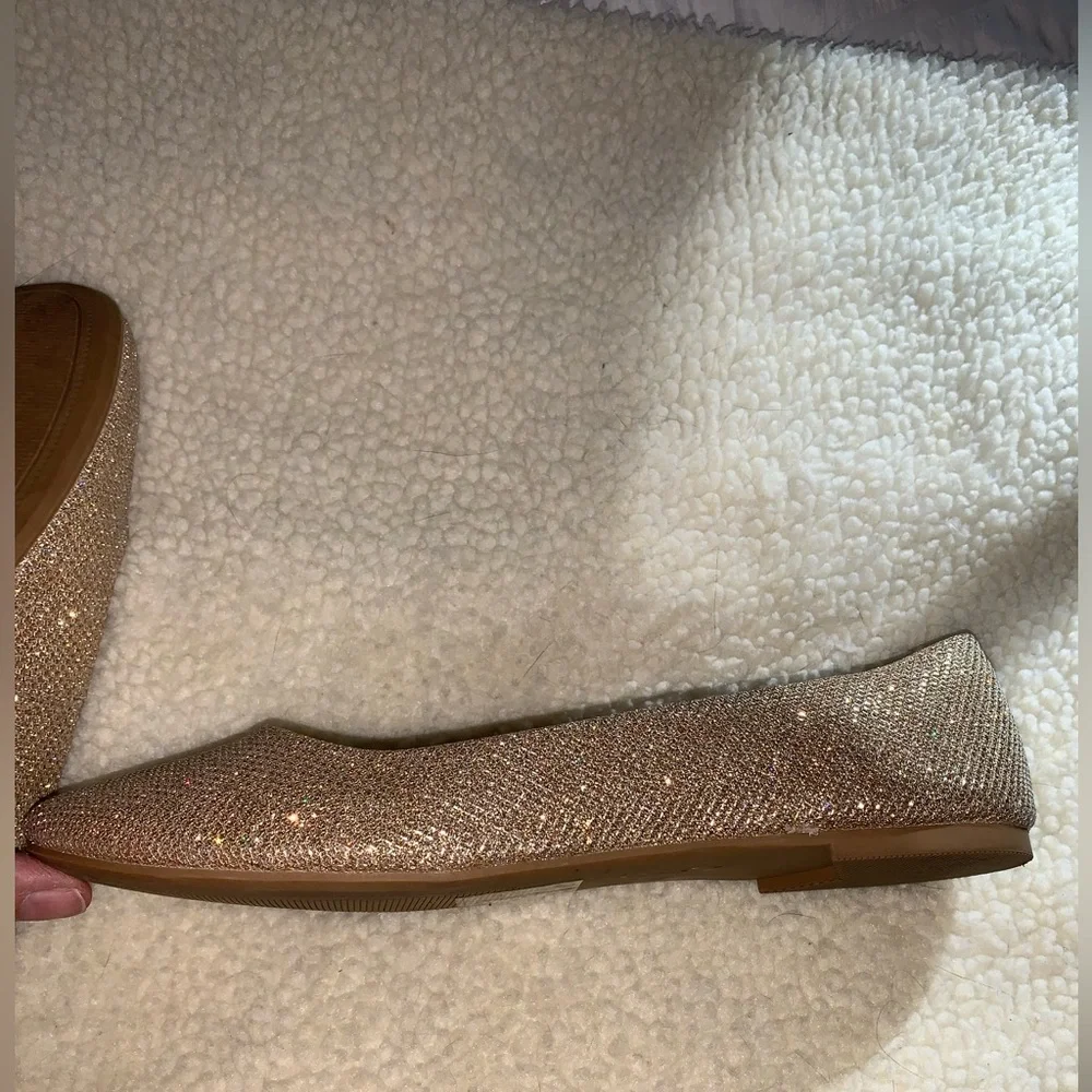 Mix No. 6 gold very sparkly flats size 8. - Picture 8 of 15